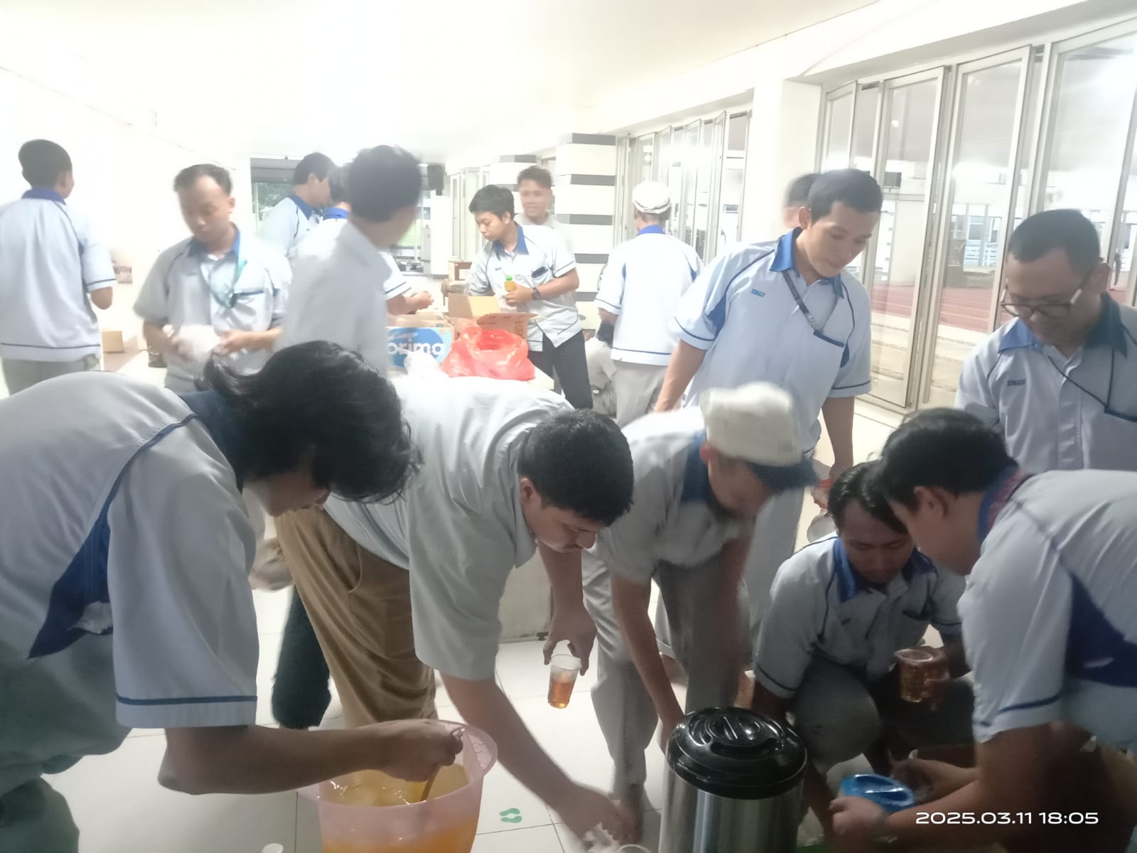 Berbagi Takjil di Bulan Ramadhan